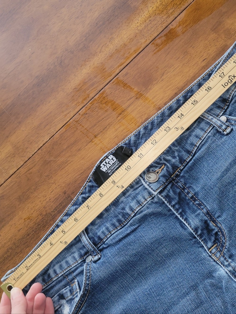 Torrid Star Wars Her Universe Patch Jeans 20 - Picture 10 of 13